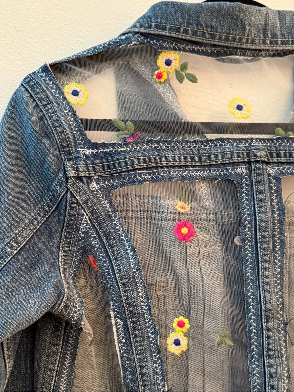 LEVI JEAN JACKET UPCYCLED with Floral Lace. HANDMADE Granny D Original OOAK MED - Picture 6 of 11